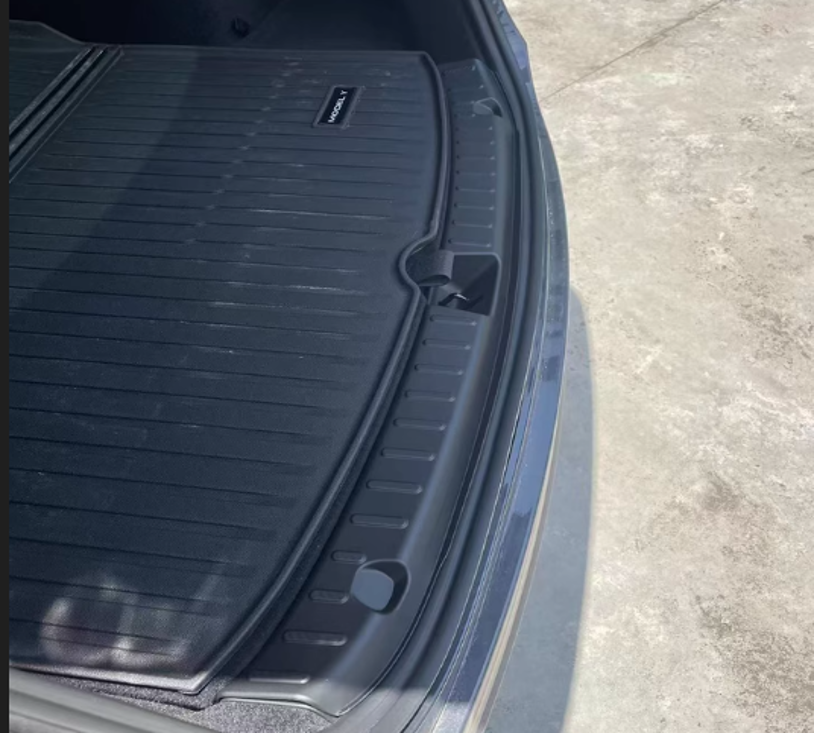 All inclusive trunk door sill guard